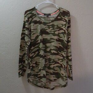 Almost Famous Camo Waffle-Knit Long Sleeve Top – Size 1X